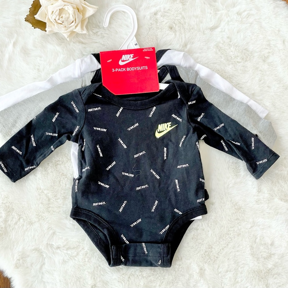 NWT NIKE 3PK LOGO BODYSUITS (onesies) with logo & “JUST DO IT” Blk, grey, white